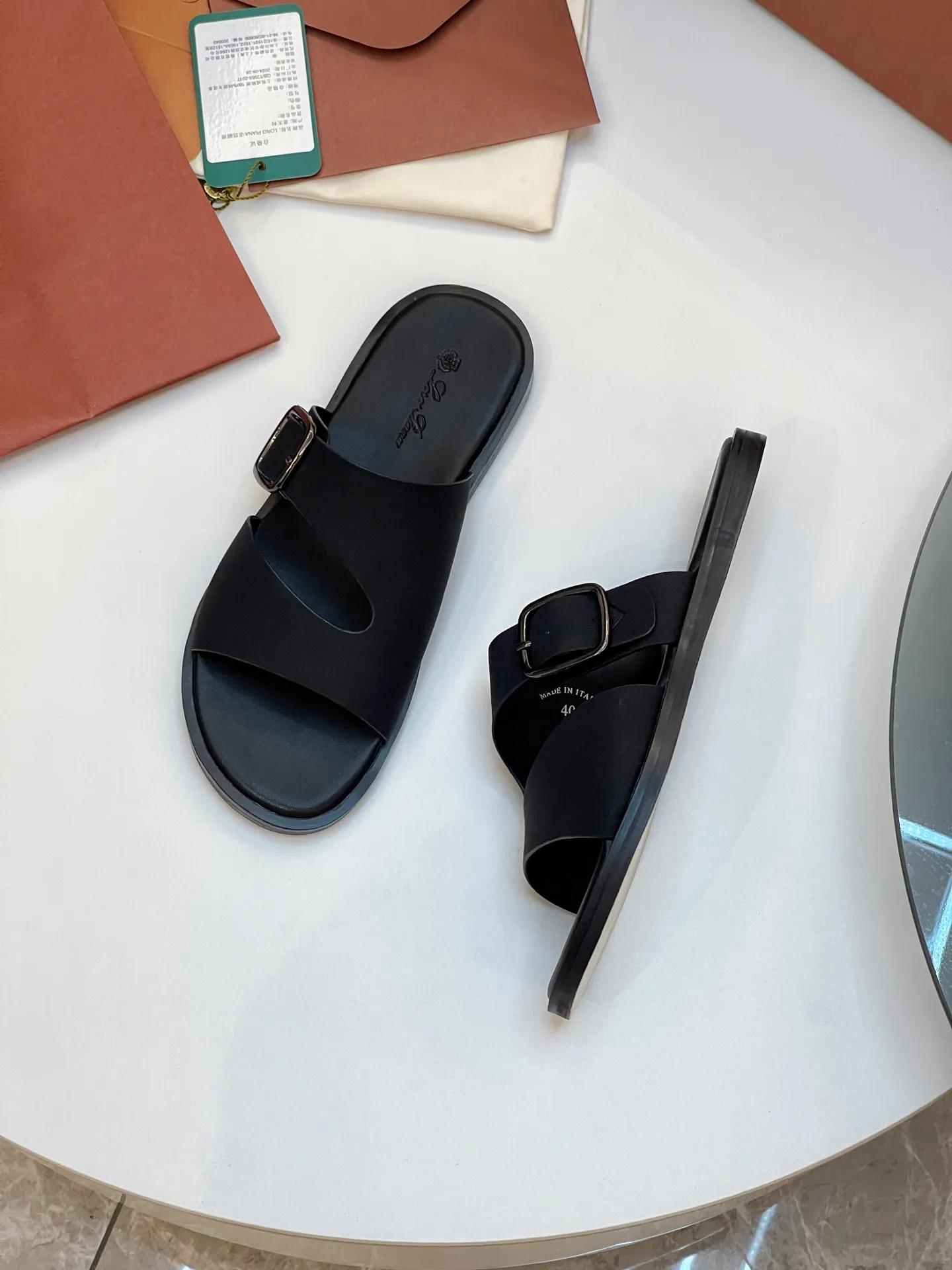 Men's shoes 💰420 Loro Piana, LP's popular spring and summer slippers are synchronized with the new counters, uppers are imported cowhide fabrics from Italy, high-quality splicing technology, soles: original soles specially provided by the original factory, exclusive molded soles are super comfortable, original factory orders, 🔍🔍high quality, you can go in and out of the counter at will, welcome to compare, code number 39-44 (order 38 45 46)